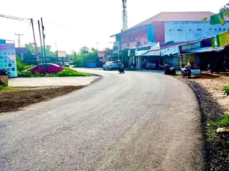 Pemko Padang memperbaiki jalan di Aie Pacah, Kecamatan Kototangah. (Foto: Dok. Diskominfo Padang)