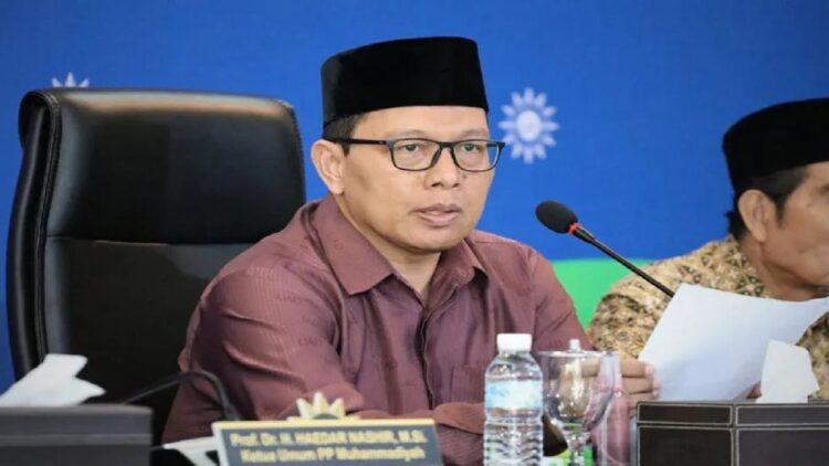 Sekretaris PP Muhammadiyah Muhammad Sayuti saat membacakan Maklumat PP Muhammadiyah di Kantor PP Muhammadiyah, Jalan Cik Ditiro, Yogyakarta, Senin (6/2/2023) (ANTARA/HO/PP Muhammadiyah)
