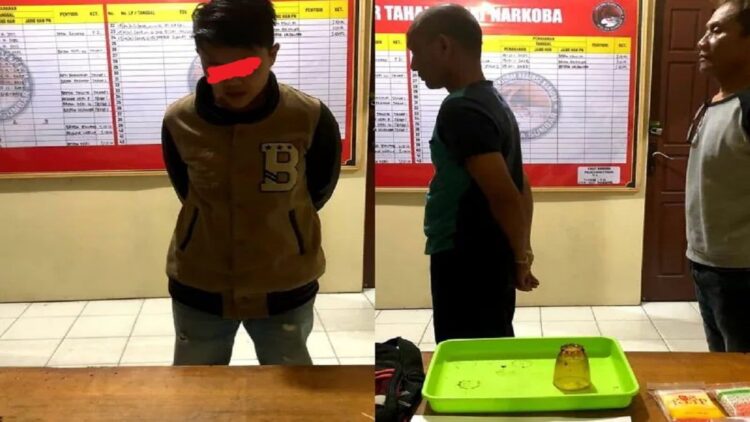 Simpan Sabu dan Ekstasi, Dua Pria dan Satu Wanita di Bukittinggi Ditangkap Polisi 1 Tiga pelaku penyalahgunaan narkoba yang ditangkap Satresnarkoba Polresta Bukittinggi (Antara/ Al Fatah)