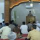 Irwasda Polda Sumbar jumat curhat di Masjid Nurul Yaqin Teluk Kabung. (Dok. Bidhumas)