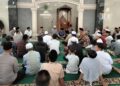 Kapolda Sumbar jumat curhat di Masjid Miftahul Huda. (Dok. Bidhumas)