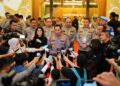 Tutup Rapim, Kapolri Pastikan Kawal Seluruh Kebijakan Pemerintah 6 Kapolri diwawancarai wartawan usai Rapim. (Dok. Divhumas)