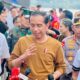 Presiden Jokowi memberikan keterangan pers usai menyaksikan F! Powerboat, di Danau Toba, Sumut, Minggu (26/02/2023). (Foto: BPMI Setpres)