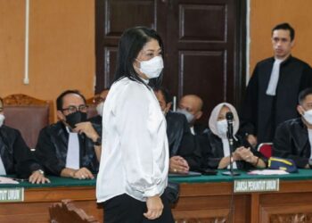 Istri Ferdy Sambo Divonis 20 Tahun Penjara 6 Terdakwa kasus dugaan pembunuhan berencana terhadap Nofriansyah Yosua Hutabarat atau Brigadir J, Putri Candrawathi menjalani sidang putusan di Pengadilan Negeri Jakarta Selatan, Senin (13/2/2023).(KOMPAS.com/KRISTIANTO PURNOMO)