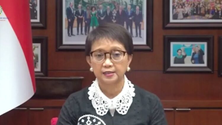 Menlu: Total Empat WNI Meninggal Dunia akibat Gempa Turki 1 Tangkapan layar Menlu Retno Marsudi menyampaikan keterangan pers secara daring melalui akun YouTube Kementerian Luar Negeri RI, Senin (13/2/2023), mengenai bantuan kemanusiaan yang dikirimkan Indonesia pascagempa bumi Turki. (ANTARA/Yashinta Difa)