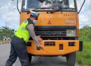 Polisi di Padang Tilang 2 Truk dan 1 Kendaraan Pribadi yang tak Pakai Pelat Nomor