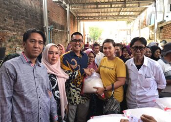 Rachmad Wijaya Berbagi Ribuan Karung Beras jelang HUT Gerindra
