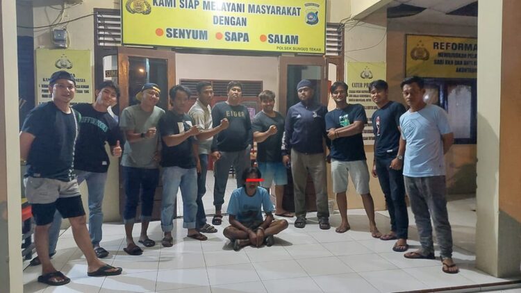 Nyamar jadi Pembeli, Polisi di Padang Tangkap Pengedar Sabu 1 Polisi menangkap pengedar sabu di Padang. (Foto: Istimewa)
