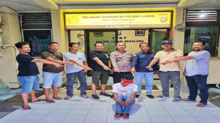 Polsek Lubukbegalung menangkap seorang pria kurir narkoba. (Foto: Istimewa)