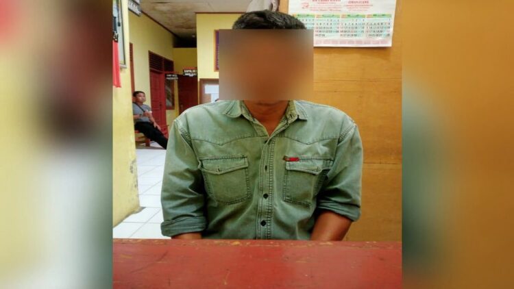 Dicurigai hendak Curi Seorang Pelajar di Pessel, Ternyata Pria Ini ODGJ 1 Pria yang mengalami dugaan gangguan kejiwaan diamankan karena sempat dicurigai hendak mencuri anak di Surantih. (Foto: Dok. Polres Pessel)