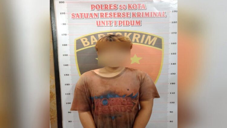 Pelaku rudapaksa terhadap seorang bocah berusia delapan tahun ditangkap dan ditahan. (Foto: Dok. Polres Limapuluh Kota)