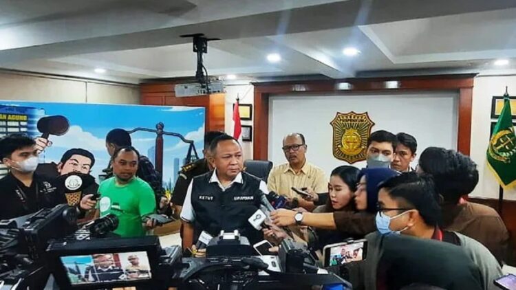 Kepala Pusat Penerangan Hukum (Kapuspenkum) Kejaksaan Agung RI Ketut Sumedana memberikan keterangan kepada media dalam konferensi pers di Kejaksaan Agung, Jakarta, Kamis (16/2/2023). ANTARA/Laily Rahmawaty/aa.