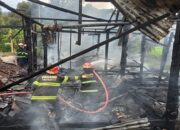 Waduh! Kebakaran Rumah di Padang Nyaris Lahap Toko Gas Elpiji, 1 Orang Terluka