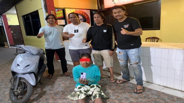 Polisi di Padang Bekuk Spesialis Pencurian di Tempat Kawinan 1 Polresta Padang menciduk pemuda ini karena mencuri di tempat pesta perkawinan. (Foto: Dok. Polresta Padang)