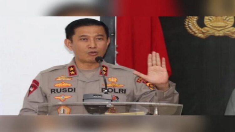 Kapolda Jambi, Irjen Rusdi Hartono yang dilaporkan ikut bersama helikopter yang mendarat darurat di Bukit Tamia. (Foto: Dok. Istimewa)