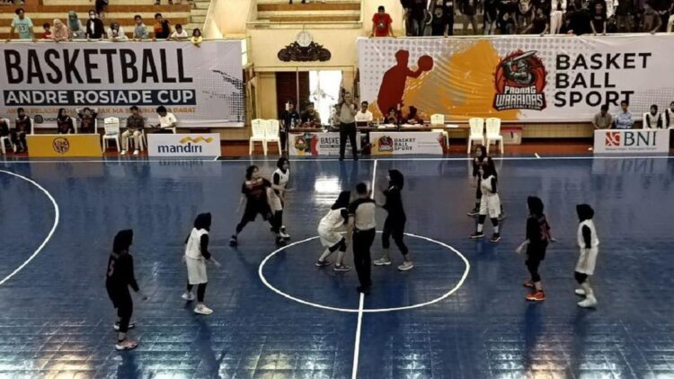 Turnamen basket antarpelajar SMA/SMK dan MA se-Sumatra Barat (Sumbar) bertajuk Andre Rosiade Cup resmi digelar. (Foto: Istimewa)