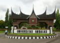 Pintu gerbang Universitas Andalas (Unand) Padang. (Foto: Dok. Istimewa)
