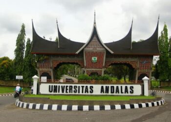 Pintu gerbang Universitas Andalas (Unand) Padang. (Foto: Dok. Istimewa)