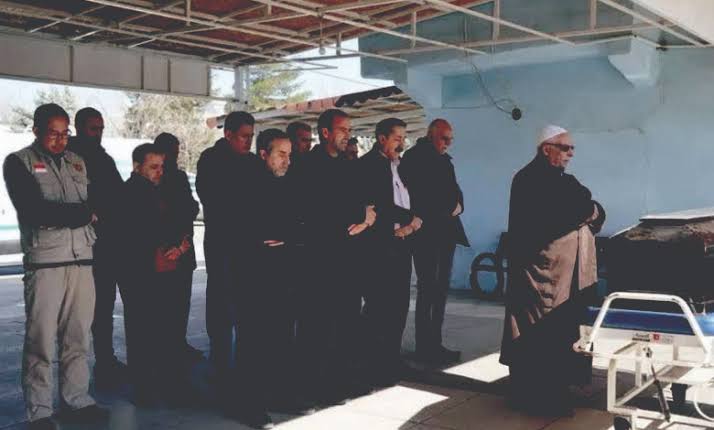 Dilaporkan Hilang Pascagempa Turki, Dua WNI Ditemukan Meninggal 1 Salat jenazah bagi WNI yang meninggal akibat gempa di Turki, Sabtu (18/2/2023). (ANTARA/HO-KBRI Ankara)