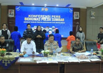 Jumpa pers penyalahgunaan BBM di Mapolda Sumbar. (Dok. Bidhumas)