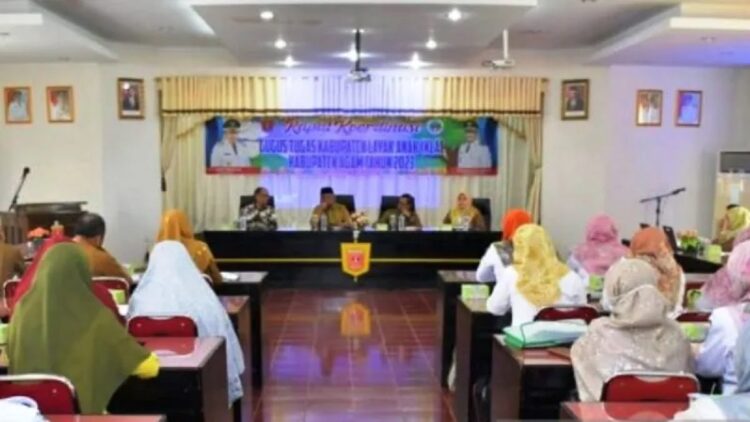 Libatkan Semua Pihak, Pemkab Agam Terus Berupaya agar Hak Anak Terpenuhi 1 Rakor gugus tugas Kabupaten Layak Anak, di kantor Bupati Agam, Senin (27/2). (ANTARA/Humas Agam)