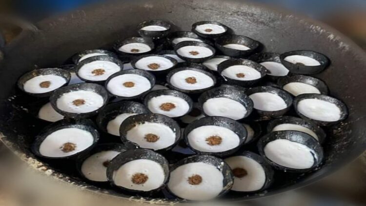 Kue Mangkuak Sayak, Panganan Unik Legendaris di Kota Padang 1 Kue mangkuk sayak. (Dok. Diskominfo Padang)