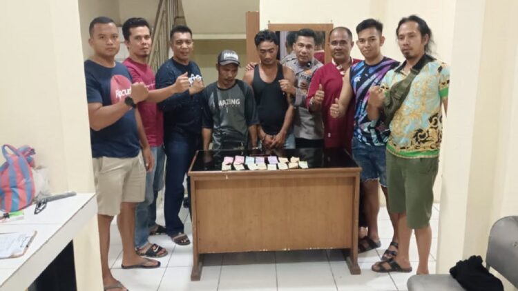 Waduh! Dua Petani di Pariaman Ini Ditangkap saat Main Judi Ludo 1 Cari pelaku sabung ayam, polisi di Pariaman menangkap dua petani bermain judi ludo offline. (Dok Polres Pariaman)