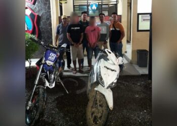 Dua terduga pencurian sepeda motor (Curanmor) di Pasaman Barat (Pasbar) ditangkap pada Minggu (5/2/2023) siang. (Dok. Polsek Lembah Melintang)