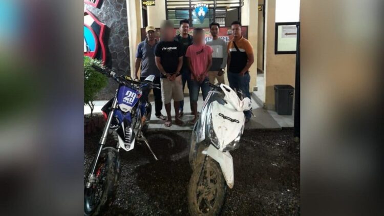 Dua Pelaku Curanmor Ditangkap Polisi di Pasbar 1 Dua terduga pencurian sepeda motor (Curanmor) di Pasaman Barat (Pasbar) ditangkap pada Minggu (5/2/2023) siang. (Dok. Polsek Lembah Melintang)