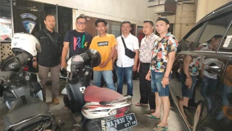 Gercep! Pelaku Pungli Viral di Jembatan Siti Nurbaya Ditangkap 1 pelaku pungli di jemsit diamankan