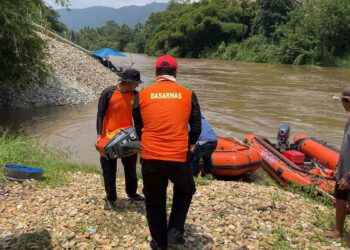 Pencarian seorang pemuda yang hilang di Limapuluh Kota. (Foto: Dok. Basarnas)