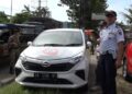 Penertiban kendaraan yang parkir sembarangan oleh Dishub Padang. (Dok. Istimewa)