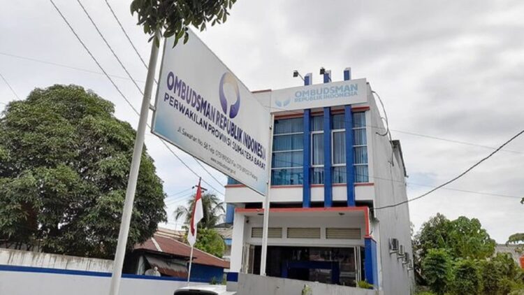Ombudsman: Disdikbud Gegabah Selesaikan Polemik Murid SD Limapuluh Kota "Bacaruik" ke Guru 1 Kantor Ombudsman Perwakilan Sumbar. (Foto: Dok. Istimewa)