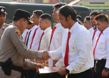 Dantim Tim Klewang Dapat Penghargaan dari Kapolresta Padang