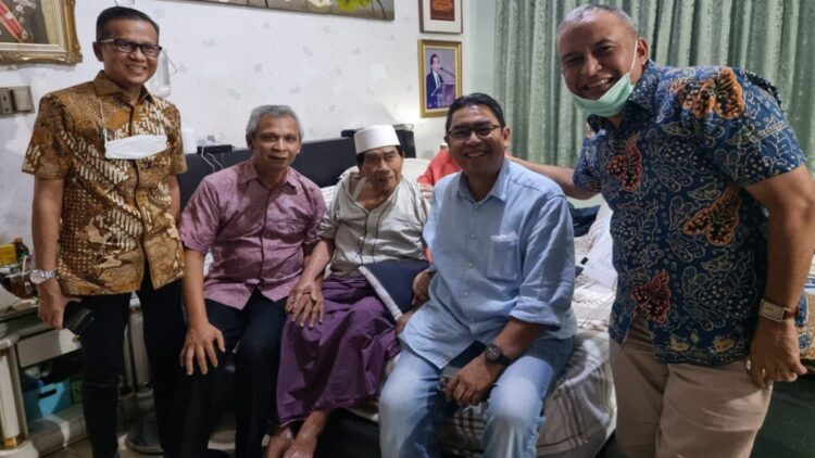 Sesepuh Minang Azwar Anas Wafat, Semen Padang Sangat Kehilangan 1 Direksi SIG dan Semen Padang bertemu almarhum Azwar Anas saat sakit