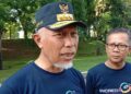 Terkait Pakaian Thrifting, Gubernur Mahyeldi Ikut Arahan Presiden Jokowi 7 Gubernur Sumbar Mahyeldi dan Dirops Semen Padang Indrieffouny Indra di sela Jalan Sehat HUT 113 PT Semen Padang. (Dok. Istimewa)