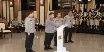 Tindaklanjuti Aduan Masyarakat, Divpropam Polri Luncurkan WA Yanduan 8 Tindaklanjuti Aduan Masyarakat, Divpropam Polri Luncurkan WA Yanduan