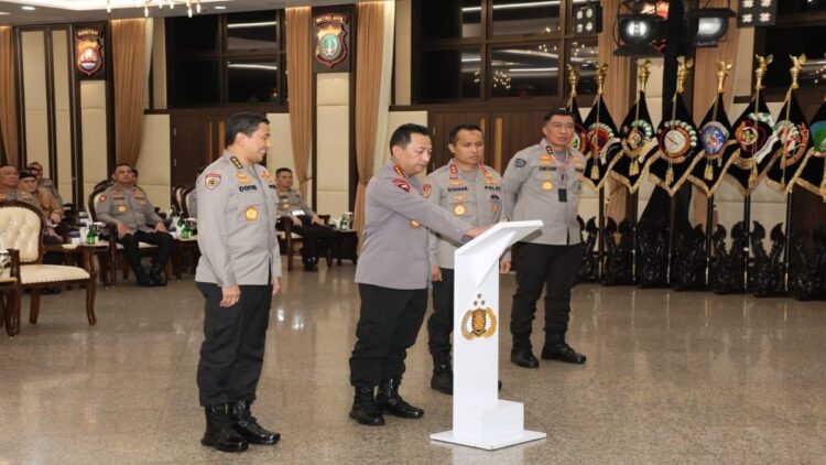 Kapolri Jenderal Listyo Sigit Prabowo meluncurkan WA Yanduan, Kamis (2/3/2023). (Foto: Dok. Tribratanews)