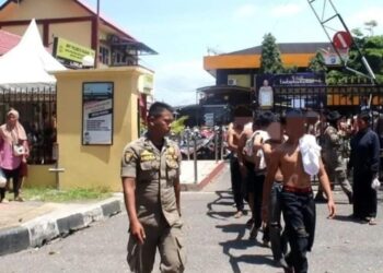 Puluhan Pelaku Tawuran Diserahkan ke Satpol PP Padang, 1 masih Diperiksa Intensif karena Bawa Sajam
