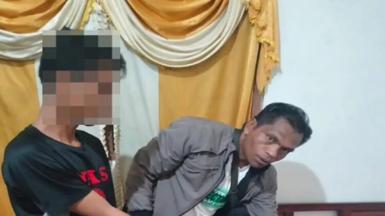 Jajaran Satreskrimnarkoba Polres Pasaman Barat saat menangkap tersangka penyalahgunaan narkotika jenis ganja. (Antara/Humas Polres Pasbar)