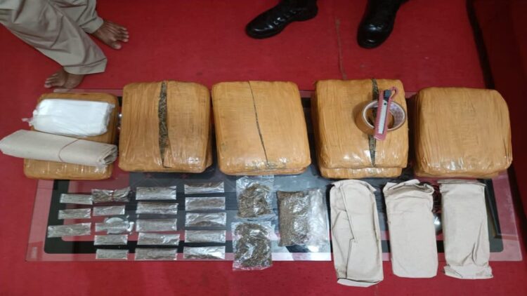 Barang bukti narkoba yang sengaja ditinggal pemiliknya karena takut ditangkap polisi. (Foto: Dok. Tribratanews.com)