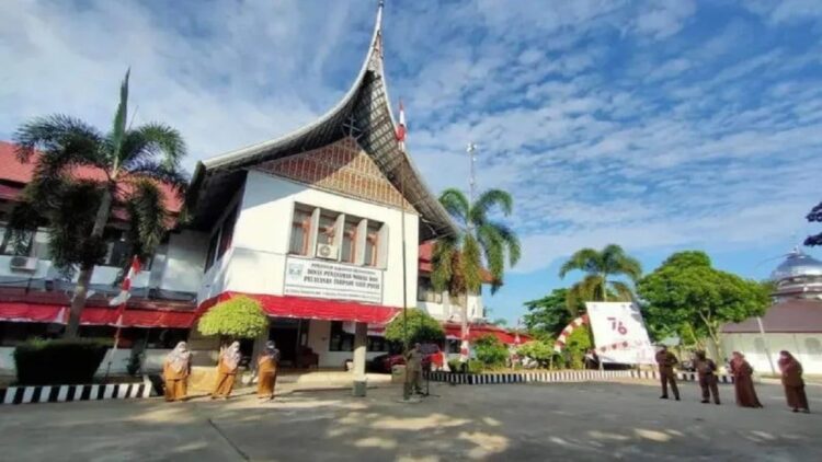 Bantu UMKM Miliki Izin Usaha, Pemkab Dharmasraya Canangkan Gerakan 1.000 NIB 1 Gedung Kantor Dinas Penanaman Modal dan Pelayanan Terpadu Satu Pintu. (Antara/HO-Facebook DPMPTSP Dharmasraya)