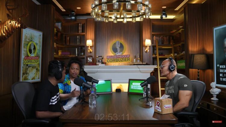 Terungkap! Dua Komika dari Timur Indonesia Ini Suka Lagu 'Kutang Barendo' 1 Mamat Alkatiri dan Arie Kriting di podcast Deddy Corbuzier. (Tangkapan Layar)