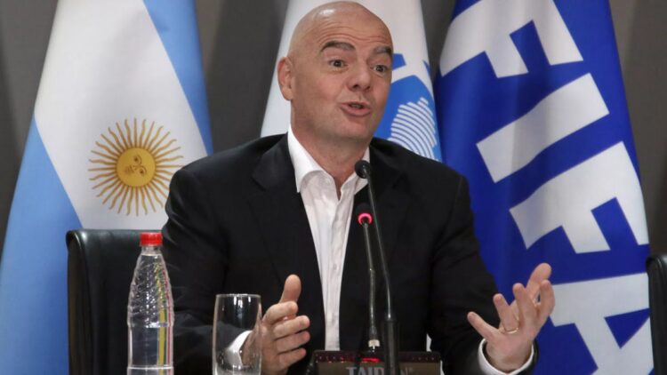 Argentina Berpotensi Gantikan Indonesia Jadi Tuan Rumah Piala Dunia U-20 1 Presiden FIFA Gianni Infantino. (Foto: Christian Alvarenga/Getty Images)