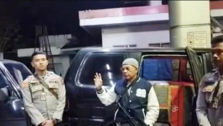 Kapolda Sumbar saat sidak dan menemukan penyelewengan pada salah satu SPBU di Sijunjung. (ANTARA/Polda Sumbar)