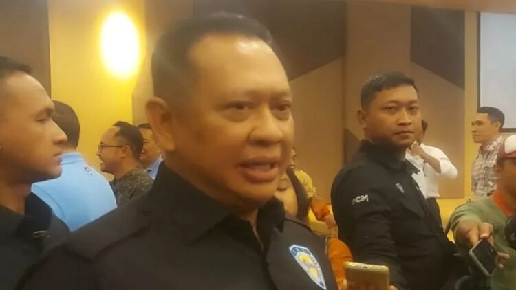 Tanggapan Bamsoet soal Pembubaran Klub Moge DJP: Ibu Sri Mulyani Hobi Naik Sepeda, ya Monggo Naik Sepeda 1 Ketua Umum Ikatan Motor Indonesia (IMI) Pusat Bambang Soesatyo (Bamsoet) menghargai keputusan Menteri Keuangan Sri Mulyani membubarkan klub motor gede (moge) 'Blasting Rijder DJP' saat ditemui wartawan di Jakarta Utara, Selasa (28/2/2023). ANTARA/Abdu Faisal