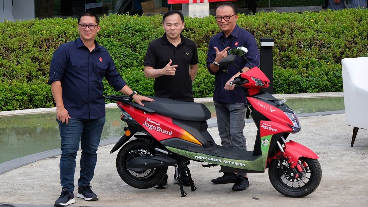 Kolaborasi Telkomsel dan motor listrik Volta. (Dok. Telkomsel)