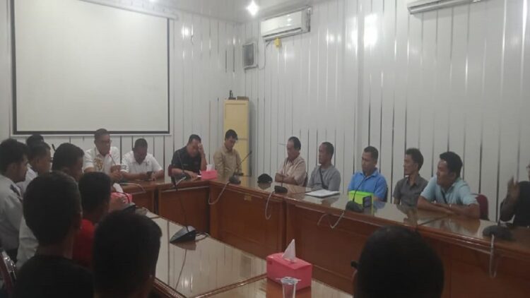 Perwakilan sopir angkot mendatangi DPRD Padang mengadukan nasib terkait keberadaan Trans Padang. (Foto: Dok. Muhammad Aidil)