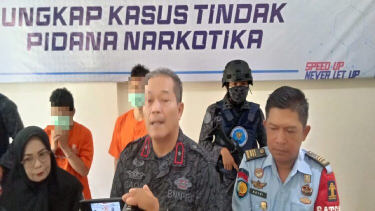 Tabrakkan Mobil saat Hendak Ditangkap, Tiga Pengedar Narkoba Ditembak Petugas BNNP Sumbar 1 Kepala BNNP Sumbar, Brigjen Pol Sukria Gaos. (Foto: Dok. Muhammad Aidil)