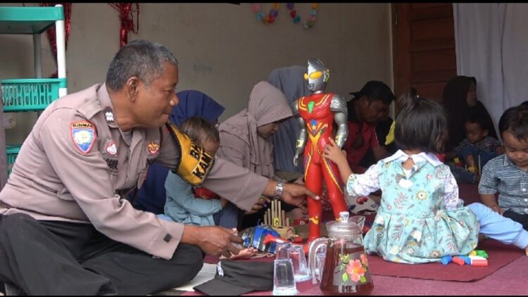 Bhabin Kamtibmas Ulak Karang Selatan, Aiptu Nasrul menjadikan rumahnya sebagai posko anti stunting. (Foto: Dok. Pribadi)